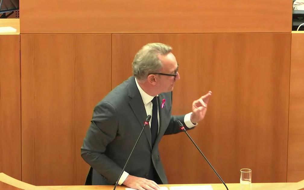 Dilliès défend le gouvernement bruxellois au parlement face aux critiques de l'opposition