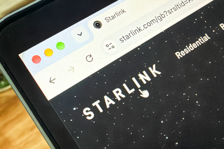 Elon Musk remet en question les retards réglementaires lors du lancement de Starlink en Inde