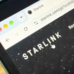Elon Musk remet en question l'influence de Mukesh Ambani face aux retards de lancement de Starlink en Inde
