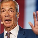 Farage défend la proposition d'une force militaire contre les migrants dans la Manche
