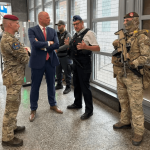 Francken constate une baisse des incidents dans les stations bruxelloises depuis le déploiement militaire