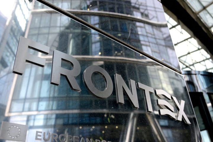 Frontex suspend son programme de réintégration des migrants expulsés en raison d'un déficit budgétaire