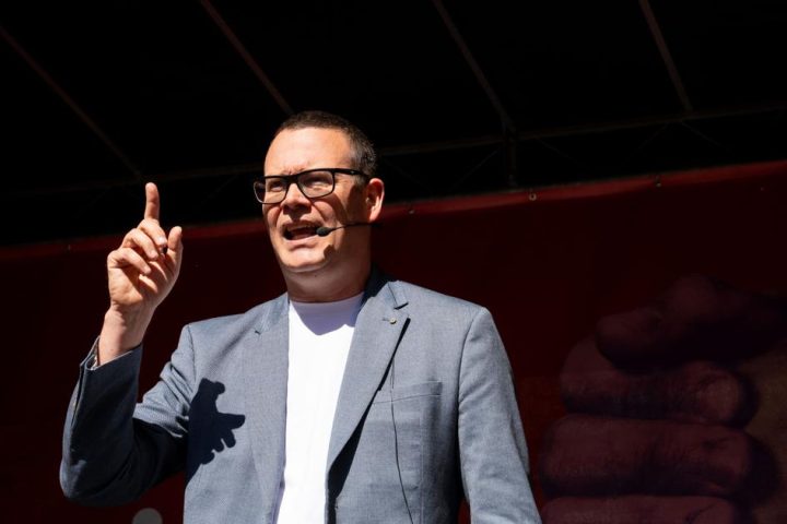 Hedebouw juge inacceptables les remarques de Francken sur la violence des manifestations