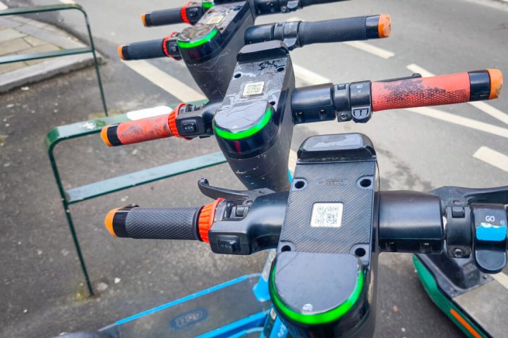 Interdiction des trottinettes et vélos partagés dans le centre-ville ce week-end