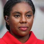 Kemi Badenoch aborde le congrès des conservateurs avec un optimisme mesuré amid des défis.