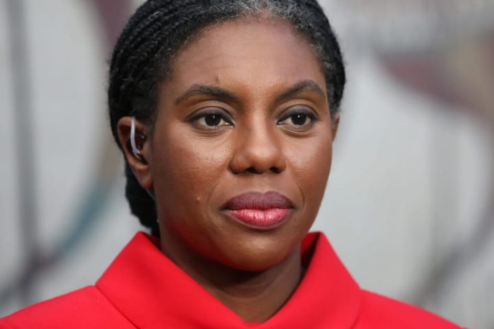 Kemi Badenoch aborde le congrès des conservateurs avec un optimisme mesuré amid des défis.