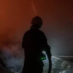 Kyiv connaît des incendies et des destructions après des bombardements russes le 30 septembre