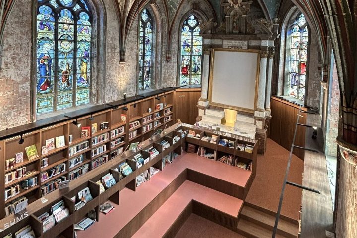 La chapelle du XVIIe siècle à Rebecq transformée en bibliothèque avec 20 000 livres