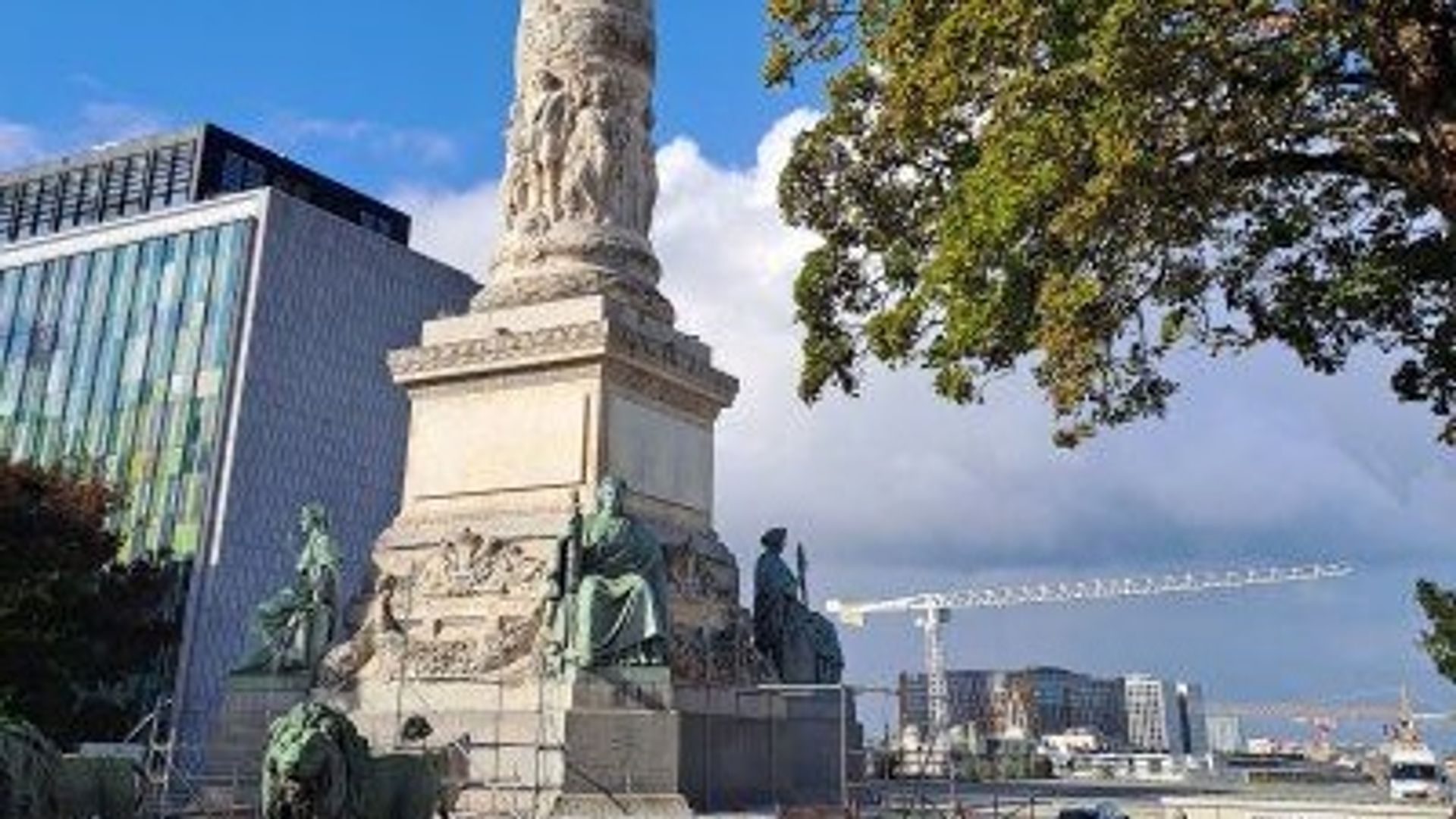 La cleaning et l'entretien de la colonne du Congrès à Bruxelles achevés par l'Autorité des bâtiments