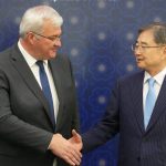 La Corée du Sud rappelle son ambassadeur en Ukraine en raison de tensions diplomatiques sur les transferts de prisonniers.