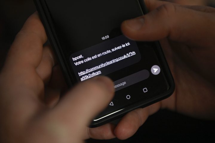 La Cour de justice de l'Union européenne ordonne aux banques de rembourser immédiatement les victimes de phishing, même en cas de négligence grave.