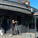 La date de réouverture de la friterie du Miroir à Jette est enfin annoncée.