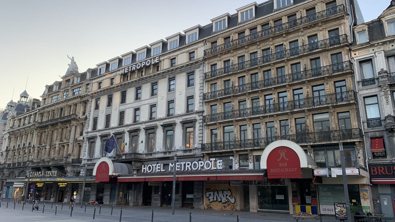La façade de l’hôtel Métropole révélée après plusieurs années de rénovation