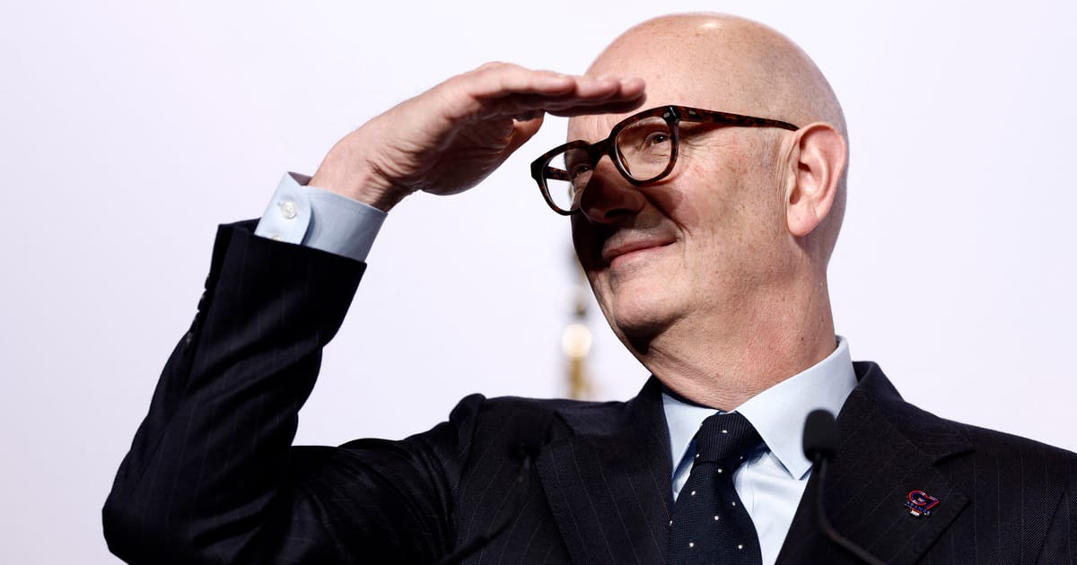 La France propose des coupes budgétaires pour obtenir le soutien du parti de Marine Le Pen.