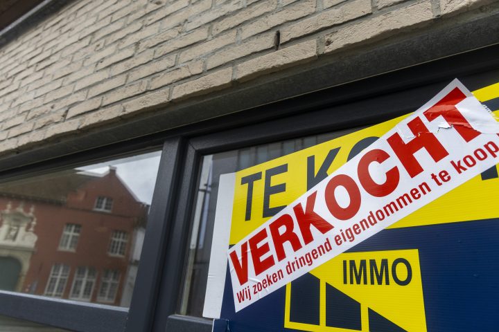 La hausse des taux d'intérêt entraîne une baisse de 2,2 % des ventes de logements en Belgique au T3