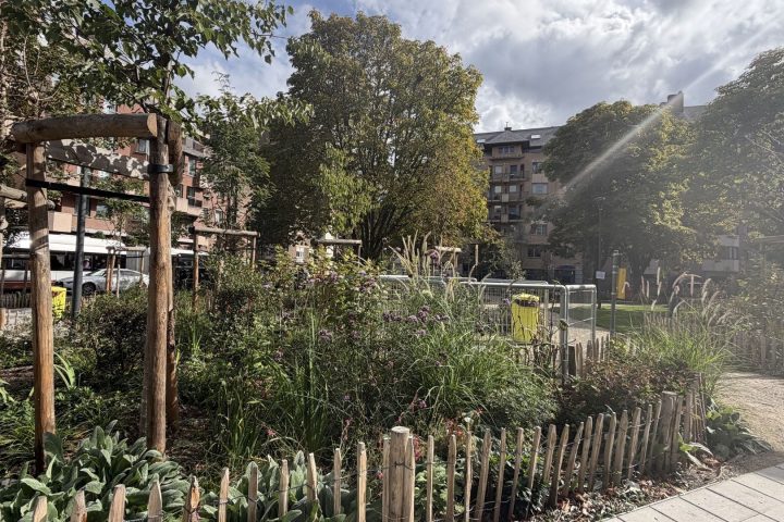 La place Forte Dei Marmi à Etterbeek souffre de problèmes de propreté après sa rénovation