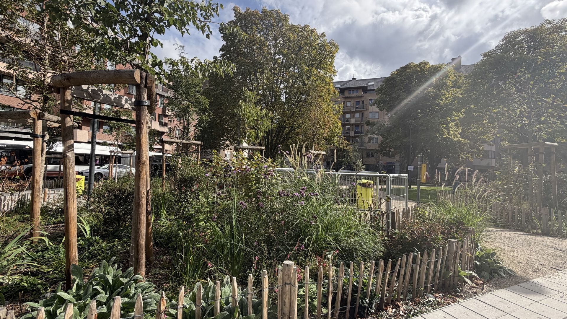 La place Forte Dei Marmi à Etterbeek souffre de problèmes de propreté après sa rénovation