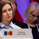 La présidente moldave condamne l'agression russe alors que des débris d'attaques aériennes atterrissent en Moldavie.