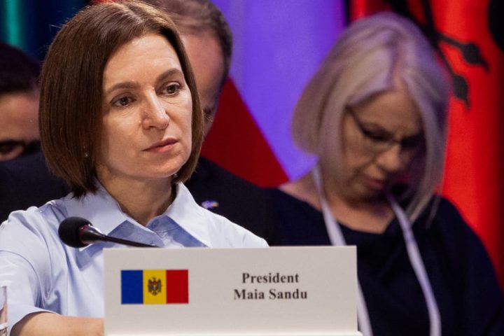 La présidente moldave condamne l'agression russe alors que des débris d'attaques aériennes atterrissent en Moldavie.