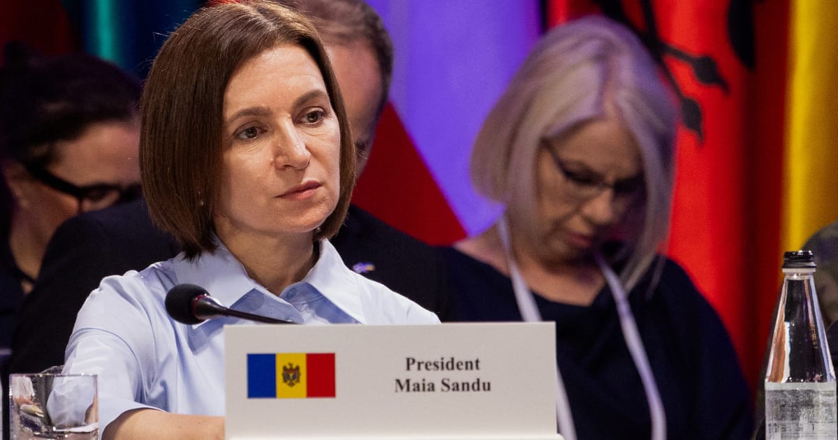 La présidente moldave condamne l'agression russe alors que des débris d'attaques aériennes atterrissent en Moldavie.