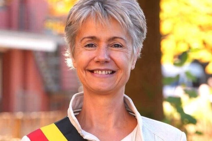 L’absence de la bourgmestre de Jette, Claire Vandevivere, suscite des critiques.