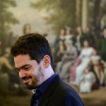 Lahav Shani critique le gouvernement israélien pour la violence à Gaza après la controverse de son concert annulé