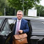 L'ancien leader du DUP condamné à 15 ans de prison pour abus sexuels sur des écolières en Irlande du Nord