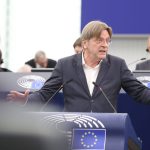 L'ancien Premier ministre belge Guy Verhofstadt sous enquête pour la supervision des stagiaires au Parlement européen