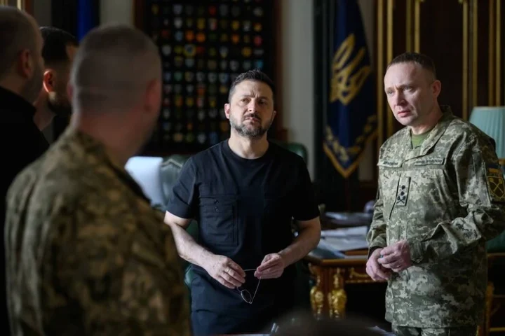 Le commandant militaire ukrainien présente un plan stratégique de guerre au Conseil national de sécurité et de défense
