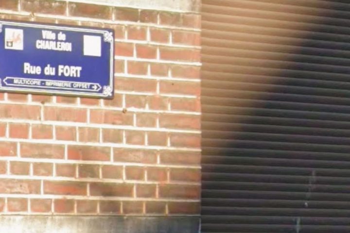 Le corps d'un homme de 21 ans découvert dans un appartement à Charleroi, enquête en cours