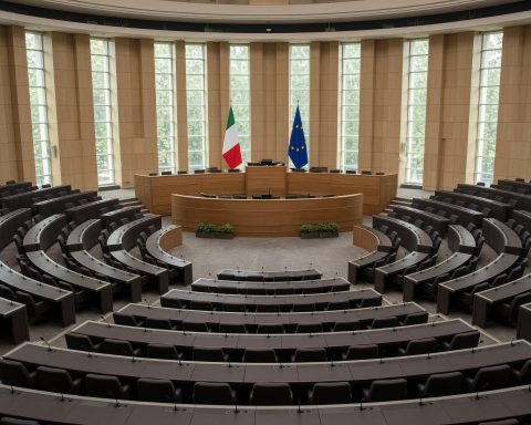 Le coût de la réconciliation : Salvini remet en question la politique européenne envers la Russie