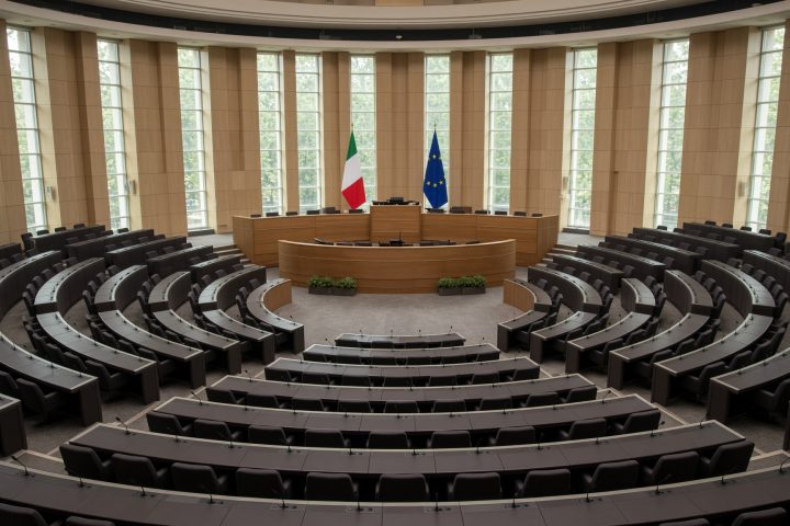 Le coût de la réconciliation : Salvini remet en question la politique européenne envers la Russie