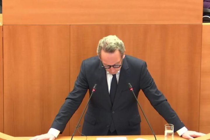 Le gouvernement bruxellois défend ses plans budgétaires 2027 face aux priorités divergentes des partis