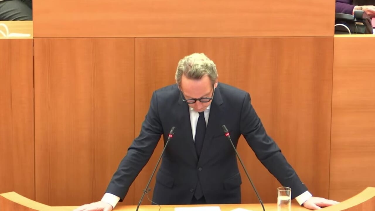 Le gouvernement bruxellois défend ses plans budgétaires 2027 face aux priorités divergentes des partis