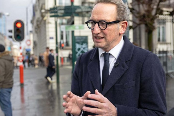 Le gouvernement bruxellois vise à réduire le déficit régional à 719 millions d'euros d'ici 2027.