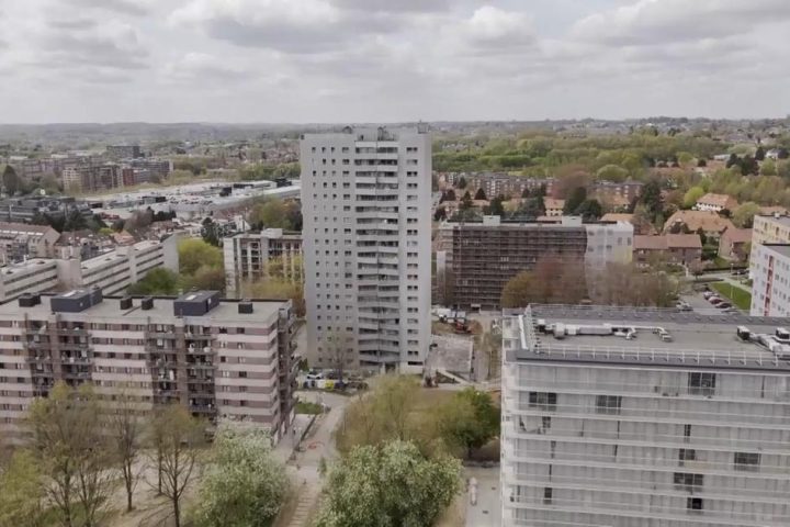 Le gouvernement bruxellois vise un budget équilibré d'ici 2029, mais exclut 1 milliard d'euros d'investissements
