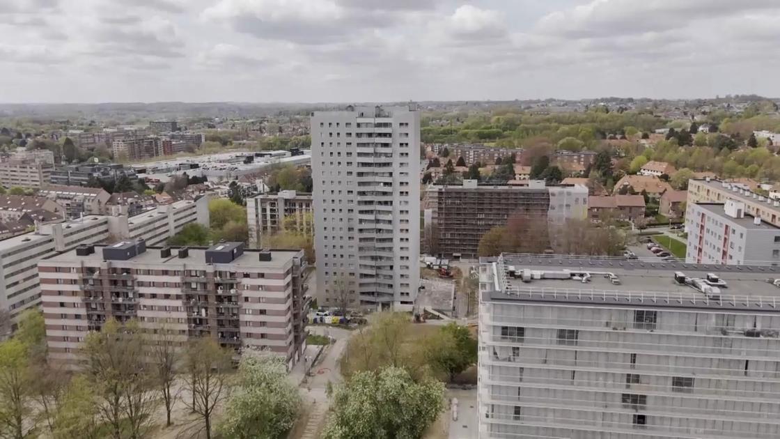 Le gouvernement bruxellois vise un budget équilibré d'ici 2029, mais exclut 1 milliard d'euros d'investissements