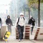 Le gouvernement français convoque une réunion d'urgence face à l'escalade des manifestations estudiantines.