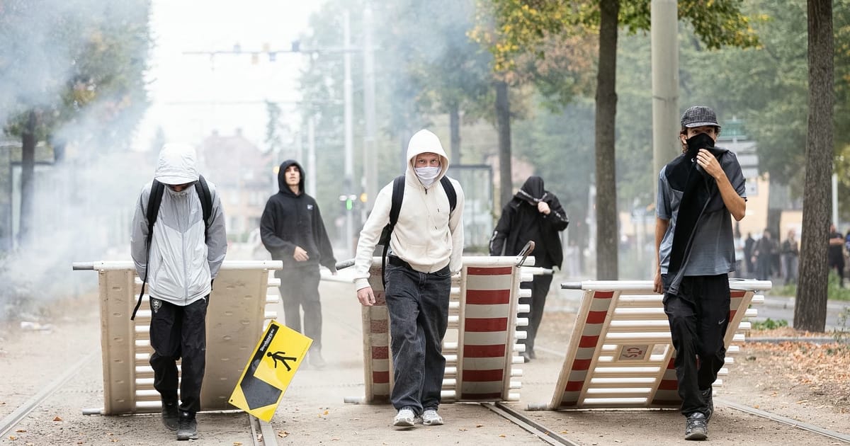 Le gouvernement français convoque une réunion d'urgence face à l'escalade des manifestations estudiantines.