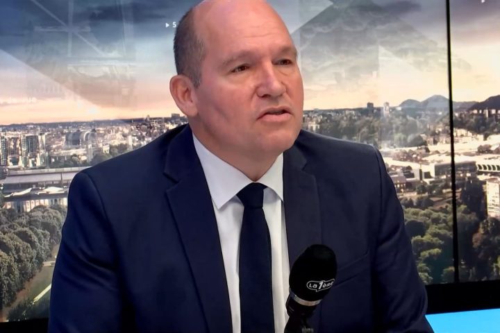Le maire de Bruxelles appelle à agir après la mort d'un policier dans un contexte de violence croissante