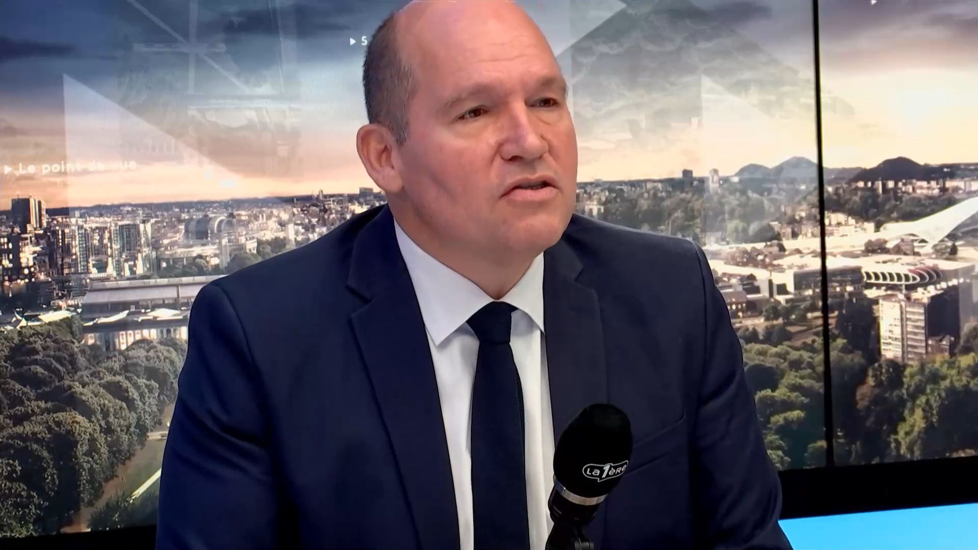 Le maire de Bruxelles appelle à agir après la mort d'un policier dans un contexte de violence croissante