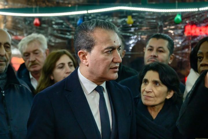 Le maire de Sint-Joost défie le gouvernement bruxellois sur les mesures de tutelle envisagées