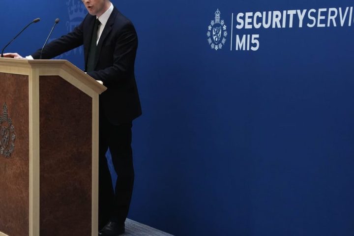 Le MI5 renforce son attention sur les menaces liées à l'IA et aux risques de bioweapons