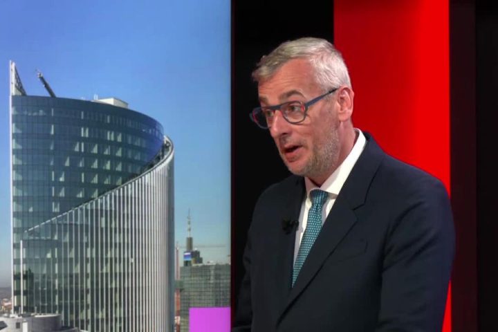 Le ministre bruxellois du Budget présente ses plans pour un budget équilibré d'ici 2029 malgré des coupes budgétaires