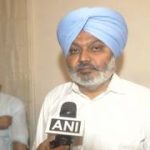 Le ministre du Punjab critique les perquisitions de la CBI, les qualifiant de « motivées politiquement » dans une affaire de corruption.