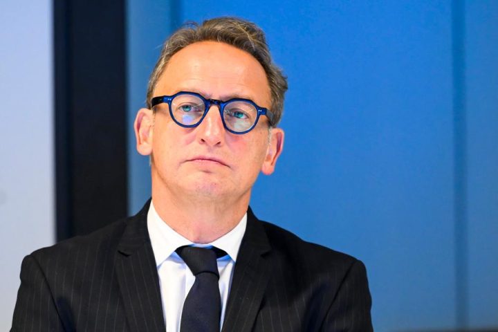 Le ministre-président bruxellois signe un arrêté régional anti-drogue interdisant les trottinettes électriques dans 19 points chauds