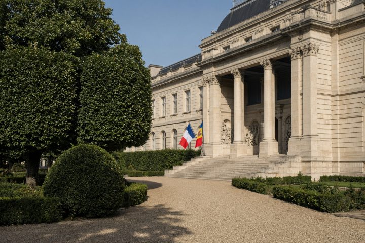 Le pacte de défense entre la France et la Moldavie passe à la Sénat