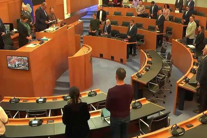Le Parlement bruxellois rend hommage au policier décédé Nordine El Talbi