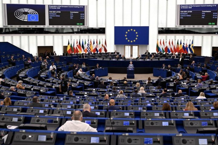 Le Parlement européen adopte une approche plus ferme envers la Chine alors que les tensions commerciales s’intensifient