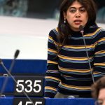 Le Parlement européen confronté à une controverse suite aux contestations de Rima Hassan sur l'incident des drapeaux